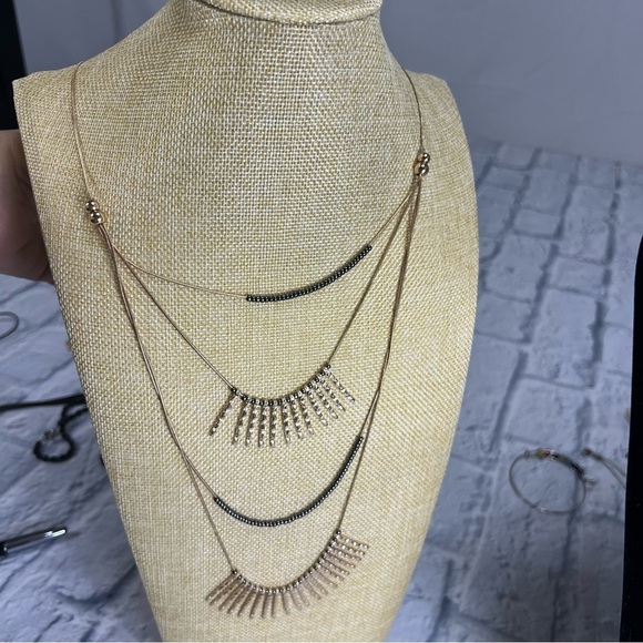 Beautiful gold tone long necklace with multi layers - Picture 7 of 10